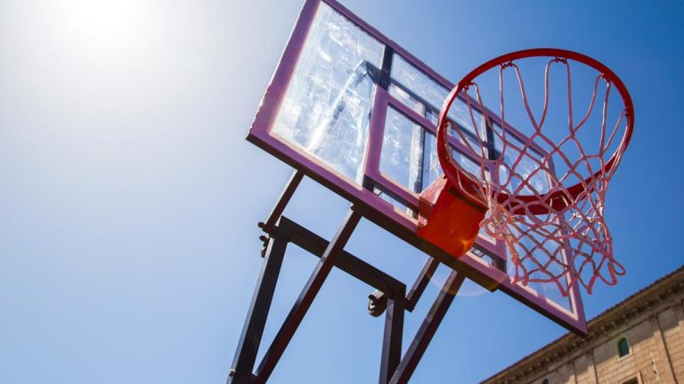 Basketball hoop